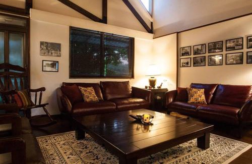 Urasoe Villa | Classical Japanese style&Modern house Chill out囲炉裏