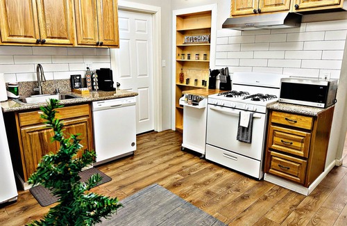 Downtown Sacramento House | Classy 2BR/1.5BA Downtown Sacramento