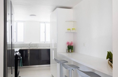 La Arboleda Condo | Classy-3BR-KingBed-50mbWiFi-CityCntr-A/C-YellowKey