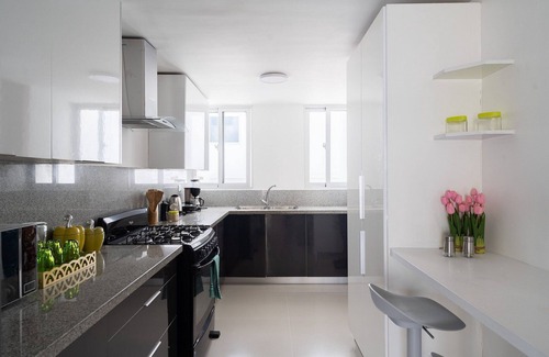 La Arboleda Condo | Classy-3BR-KingBed-50mbWiFi-CityCntr-A/C-YellowKey