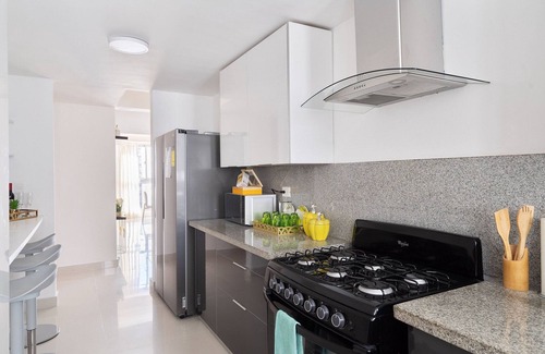 La Arboleda Condo | Classy-3BR-KingBed-50mbWiFi-CityCntr-A/C-YellowKey