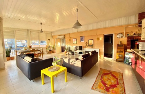 Konyaalti Apartment | Classy, Comfy Pvt Room, Near Konyaaltı Beach with Breathtaking Skyline Views