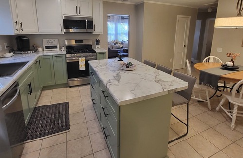 Greenville - Spartanburg House | Classy Copacetic Cottage-King bd, Clean, close to Downtown, Furman, Swamp Rabbit
