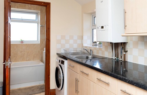 Eastleigh Apartment | Classy Home near Southampton Airport -Free parking