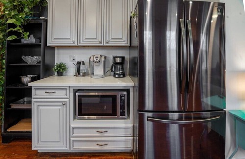 The Gate Apartment | Classy Midtown 3BR, King Master