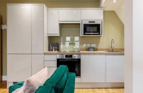 West Cliff Apartment | Classy Seaside 1-Bed Apt w/Free Gym & Parking