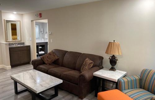 Downtown Hotel | Clayton Plaza Hotel & Extended Stay