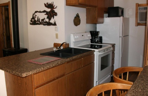 Rapid City Cottage | Clean and Comfortable Cottage Thirty Minutes from Mt Rushmore - In Rapid City On Canyon Lake Thirty Minutes from Mt Rushmore