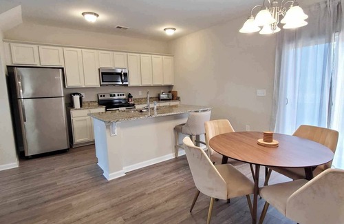 St. Andrews House | Clean and comfortable townhome with parking in Columbia