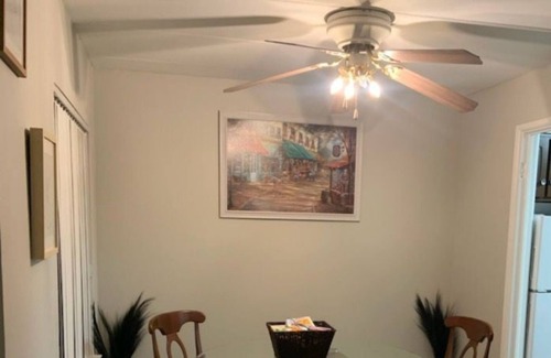 Norwood Court Apartment | Clean and Cozy Apartment 5 minutes from Lambert Airport and UMSL