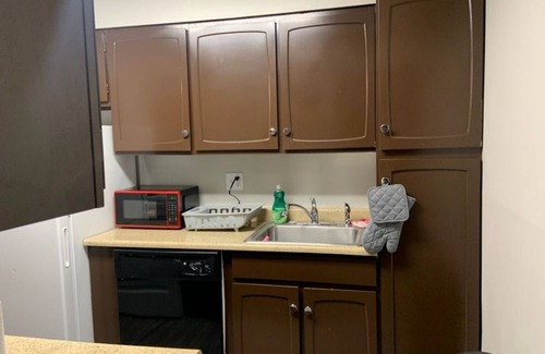 Norwood Court Apartment | Clean and Cozy Apartment 5 minutes from Lambert Airport and UMSL