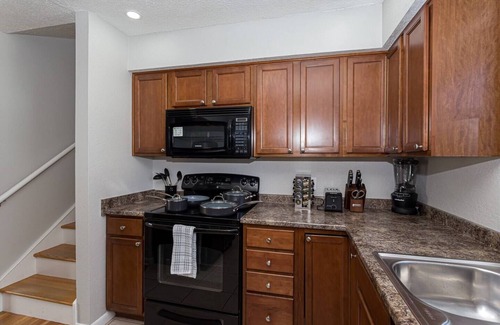 Bettendorf House | Clean and updated with a Hot TubnMinutes away from the new Bettendorf Waterpark