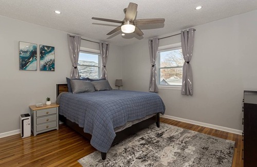 Bettendorf House | Clean and updated with a Hot Tub Minutes away from the new Bettendorf Waterpark