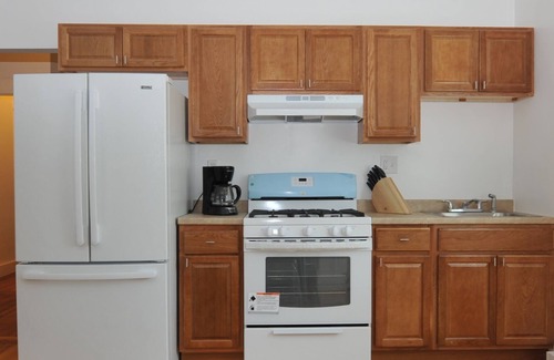Somerville Apartment | CLEAN Apt Near Boston/Cambridge, Harvard, MIT with Parking - Great Reviews!