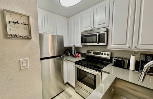 Rampart Village Apartment | Clean bed! clean shower!