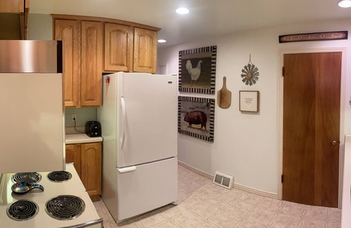 Billings House | Clean centrally located home. No work crews allowed