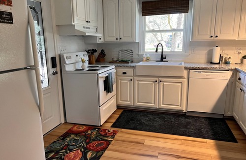 New Bern House | Clean Comfortable Corner Home in Colonial Capital of New Bern