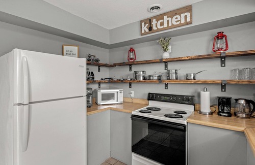 Springdale House | Clean, Cozy 2BR, Patio, Near Razorback Stadium