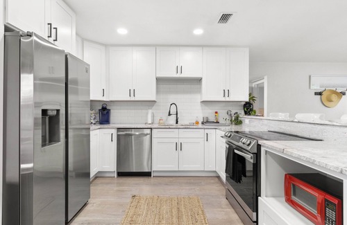 South Pinellas Community Council House | Clean & Cozy Home Large Fenced Yard Minutes to Madeira Beach