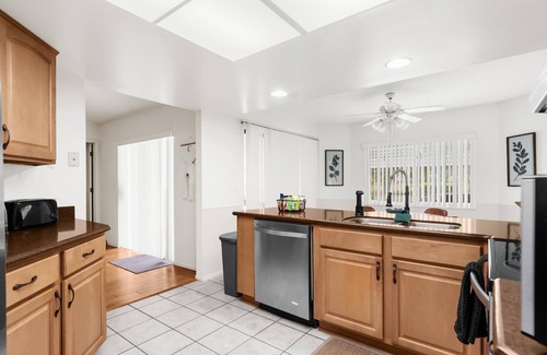 Spring Hill House | Clean, spacious home with heated pool near Weeki Wachi Springs!