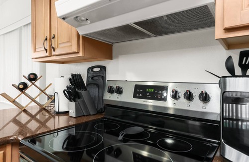 Spring Hill House | Clean, spacious home with heated pool near Weeki Wachi Springs!