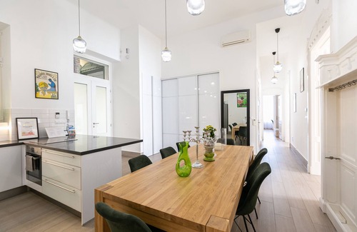 Belso-Ferencvaros Apartment | Clean, spacious luxury apt with balcony overlooking beautiful church square