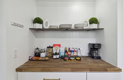 Joslyn Castle House | Clean Stylish Omaha Midtown Abode