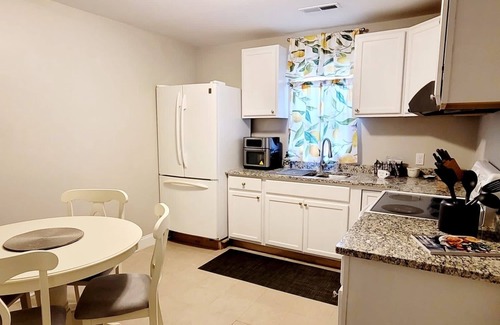 Springdale Apartment | Clean Townhome near MUSC Lancaster