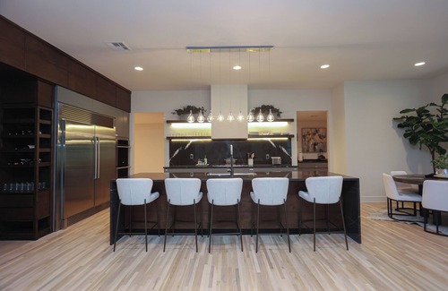 Tulsa House | Clear Hearth Luxurious & peaceful.