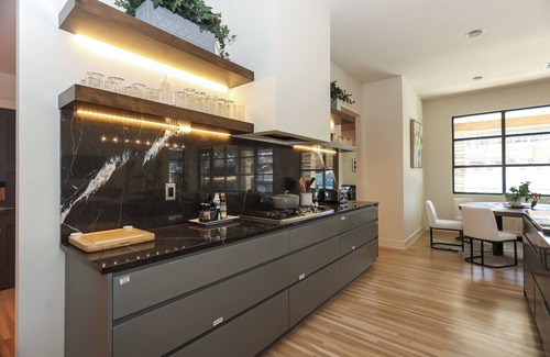 Tulsa House | Clear Hearth Luxurious & peaceful.