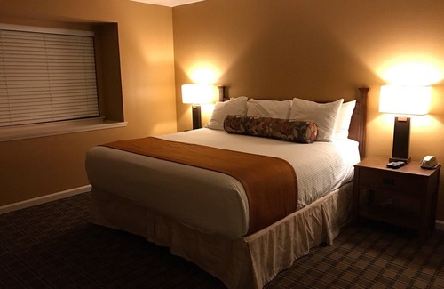 Nice Resort | Clearlake - Watersports by day, wine gems by night