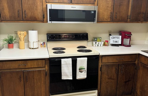 Pendleton Apartment | Clemson GAME DAY & Tailgates + Lake Life – 2BR Townhome Stay