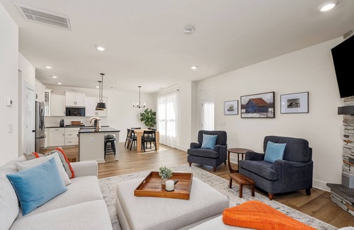 Central House | Clemson's Golden Door Retreat, minutes from campus!