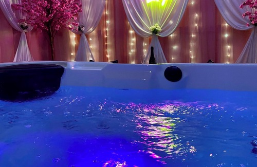 Hilltown Apartment | Cleomack View