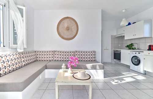 Piso Livadi Apartment | Cleopatra Seaside Homes Paros