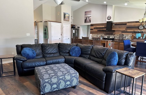 Lillian House | Clever's Corner 4-bedroom house in Lillian close to beaches and attractions