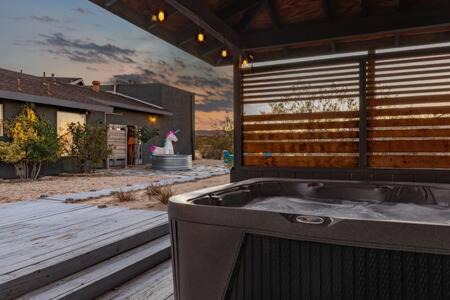 Panorama Heights House | Climber's Oasis l Cowboy Pool l Hot Tub l Walk Into Park