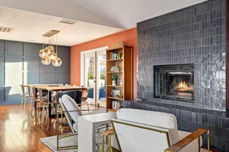 Panorama Heights House | Climber's Oasis l Cowboy Pool l Hot Tub l Walk Into Park