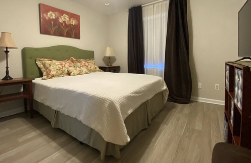 Seven Oaks Condo | Cloister’s 1Br End Unit Condo