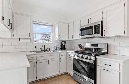 Ozark House | Close to all that Ozark has to offer!