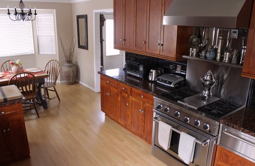 Redondo Beach House | CLOSE TO BEACH & RESTAURANTS, large backyard & barbeque for family fun! Sleeps 8