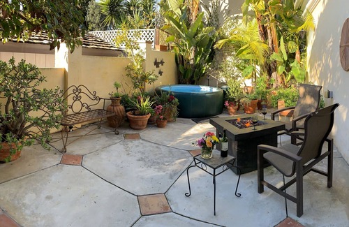 Redondo Beach House | CLOSE TO BEACH & RESTAURANTS, large backyard & barbeque for family fun! Sleeps 8