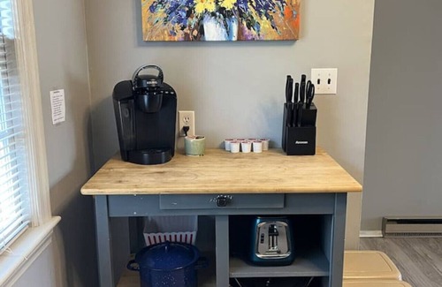 Greensboro Apartment | Close to Downtown-Primary on Main-Fast Internet