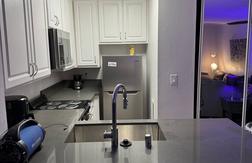 Rampart Village Apartment | Close to DTLA and Hollywood