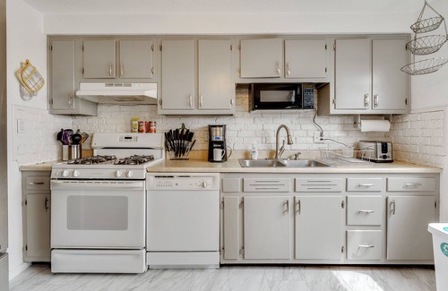 Columbus House | Close to Everything, Stocked Kitchen, Full House: 3 bedroom, 2.5 bath