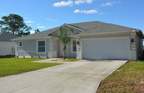 Deltona Lakes House | Close to everywhere you want to be