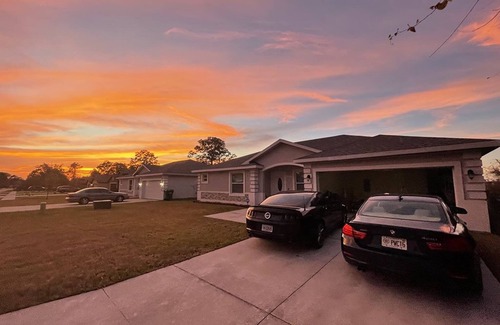 Deltona Lakes House | Close to everywhere you want to be