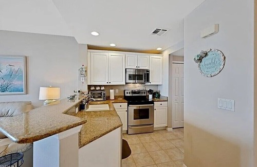 Fort Myers Condo | Close to Gulf Beaches, 18 miles to Fort Myers Beach. 3 BR, 2 Bath, 1st Fl Condo,