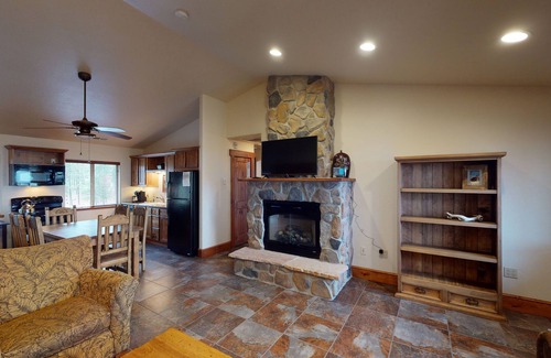 Angel Fire Condo | Close to Slopes | Modern | Great Views | Aspen Condo