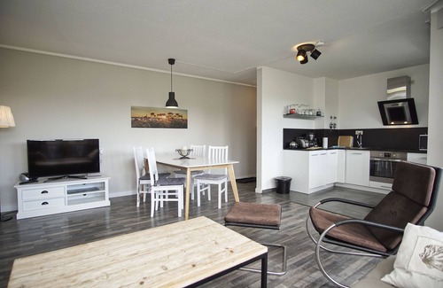 Lobbe Apartment | Close to the beach with balcony, use of swimming pool and sauna - Strandhaus Mönchgut FeWo11